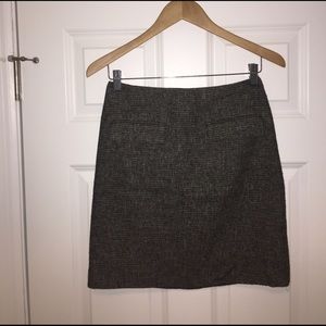 Ann Taylor skirt, 18" length. Good condition
