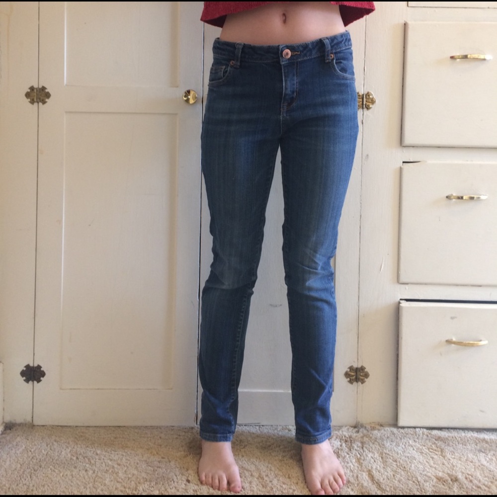Blue straight-leg jeans