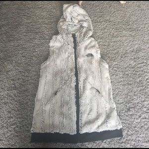 NWOT. Faux fur NORTHFACE vest