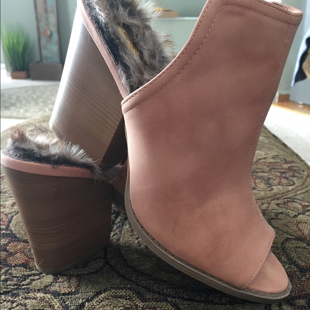 🔥only 2 left 61/2 trendy slip on must haves