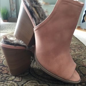 🔥only 2 left 61/2 trendy slip on must haves