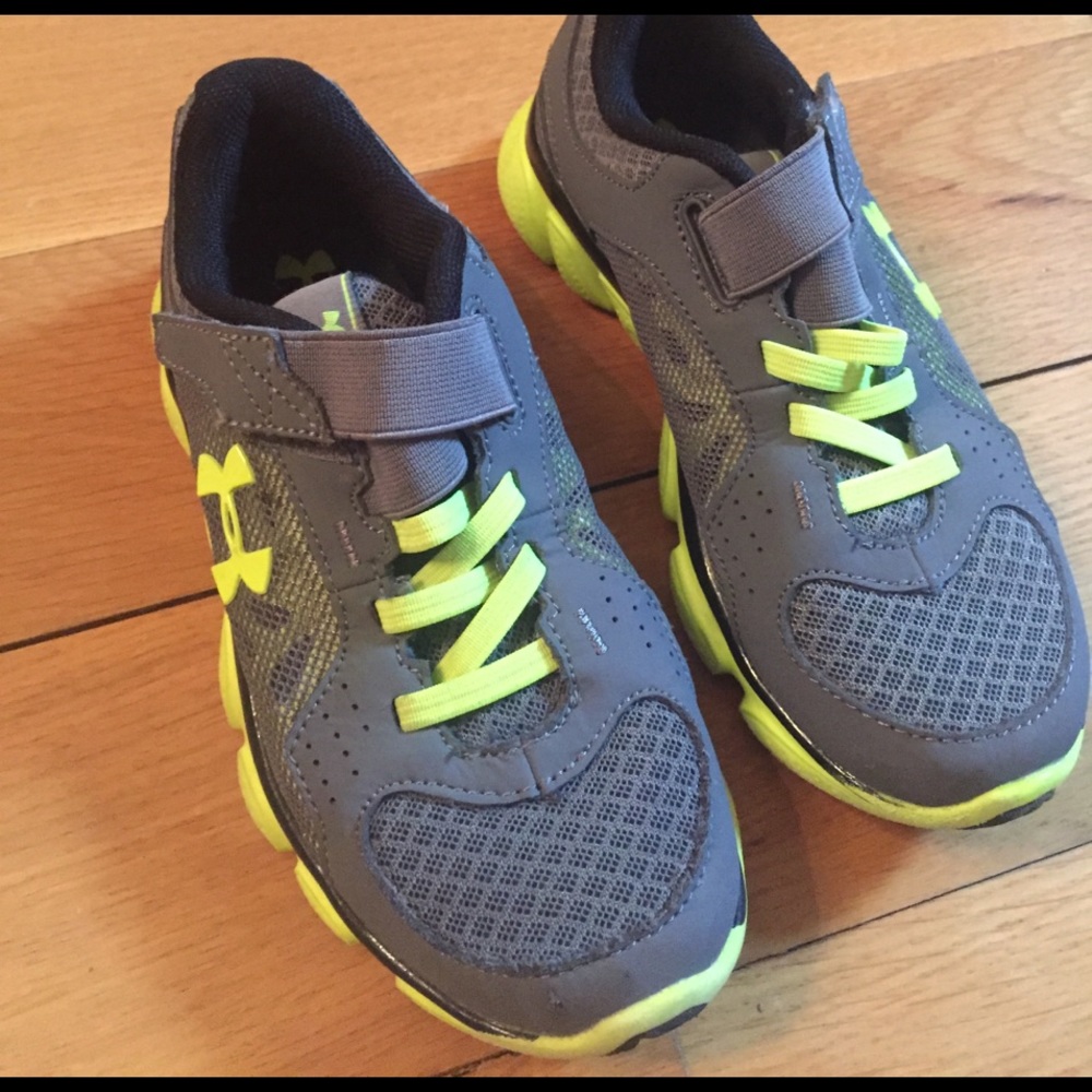 Under Armour boys tennis shoes