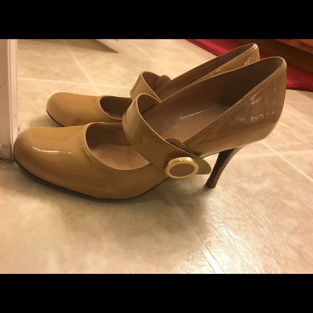 Tahari nude heels