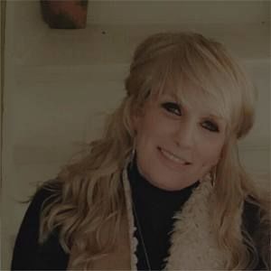 Meet your Posher, Holly