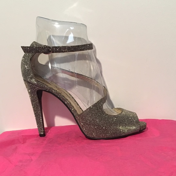 NWOT ✨Lulu Townstead Metallic Sandal✨ - Picture 1 of 5