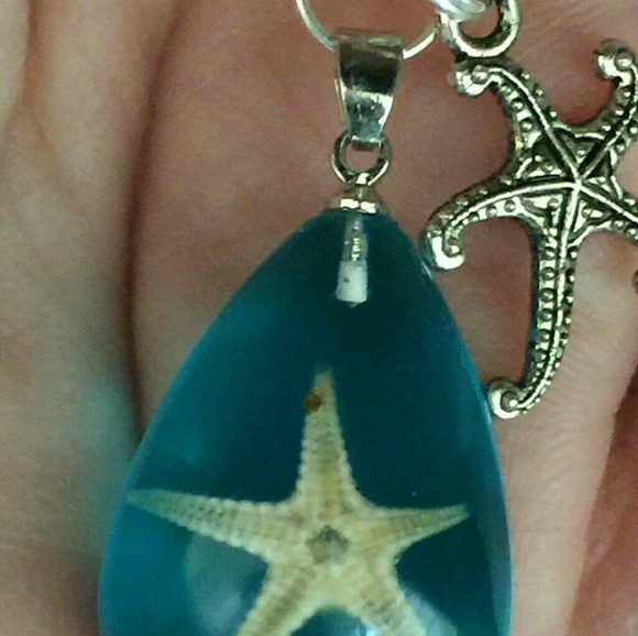 🌟 HANDCRAFTED REAL STARFISH BLUE RESIN TIBETAN SILVER NECKLACE CHARM 18" CHAIN - Picture 2 of 3