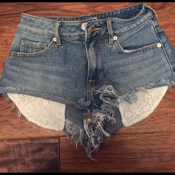 Kendall and Kylie lace pocket distressed shorts - Picture 1 of 4