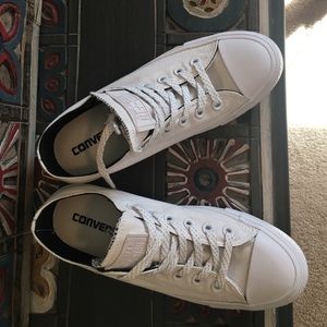 NWOT super cute converse sneakers