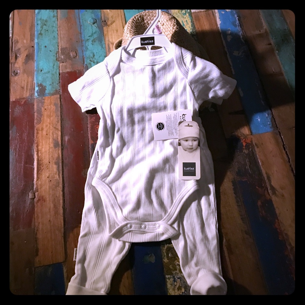 Newborn 0-3 mo white ribbed soft layette. SOFT nwt