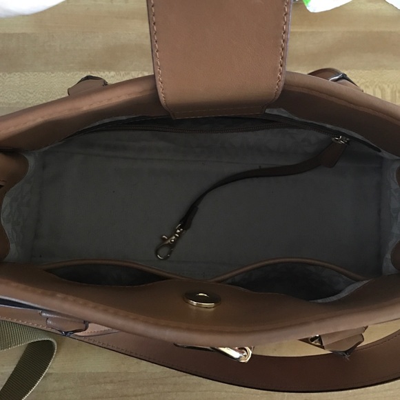 Authentic Michael Kors purse and wallet - Picture 4 of 5