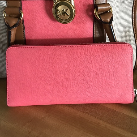 Authentic Michael Kors purse and wallet - Picture 5 of 5