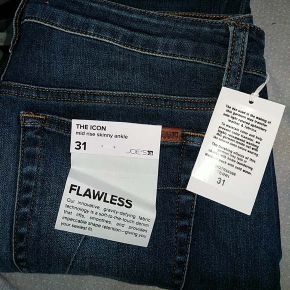 Joe's Jeans Icon Skinny Destructed in Terri - Picture 5 of 6