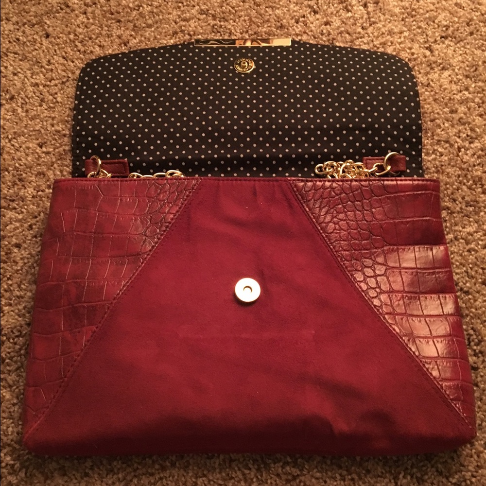 NWOT trendy burgundy Handbag - Picture 3 of 8
