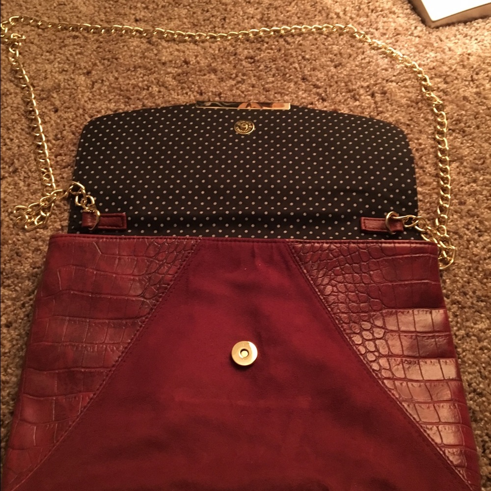 NWOT trendy burgundy Handbag - Picture 4 of 8