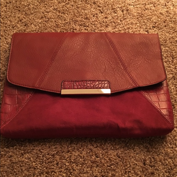 Handbags - NWOT trendy burgundy Handbag