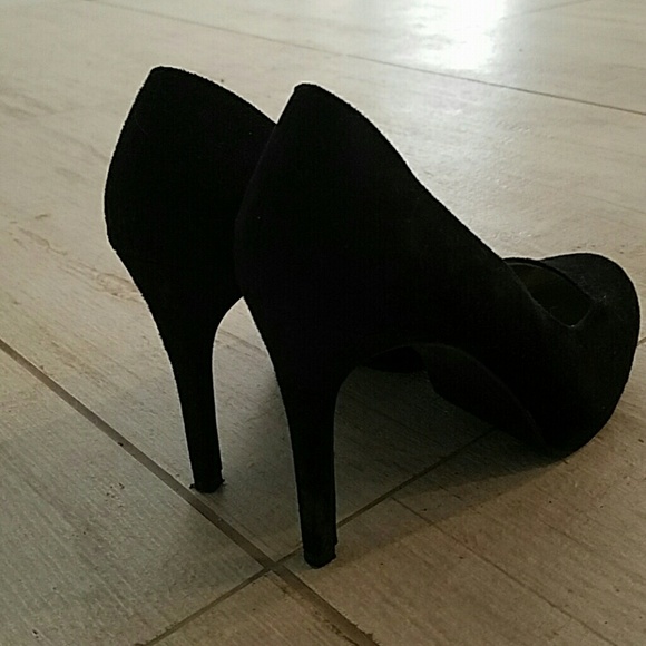 Black heels great for everything - Picture 2 of 2