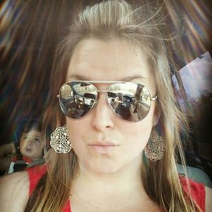 Meet your Posher, Dana