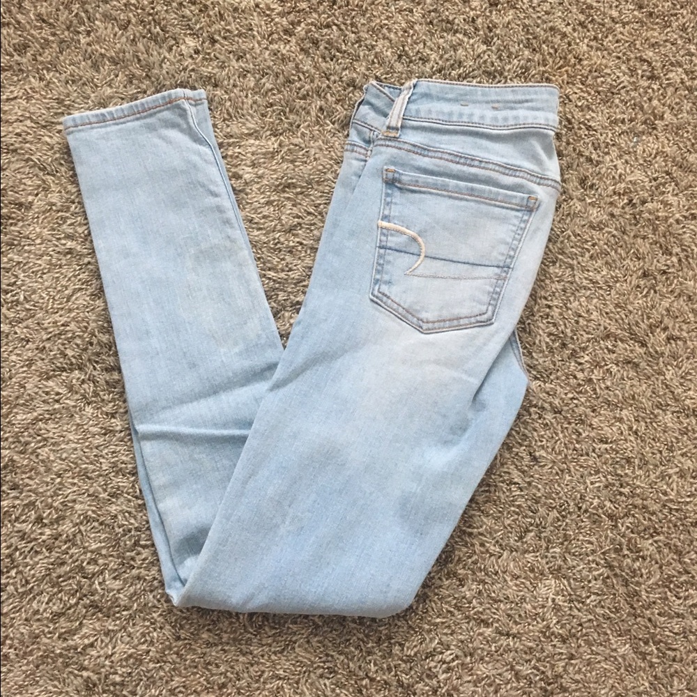 Light Wash Ripped American Eagle Jeans
