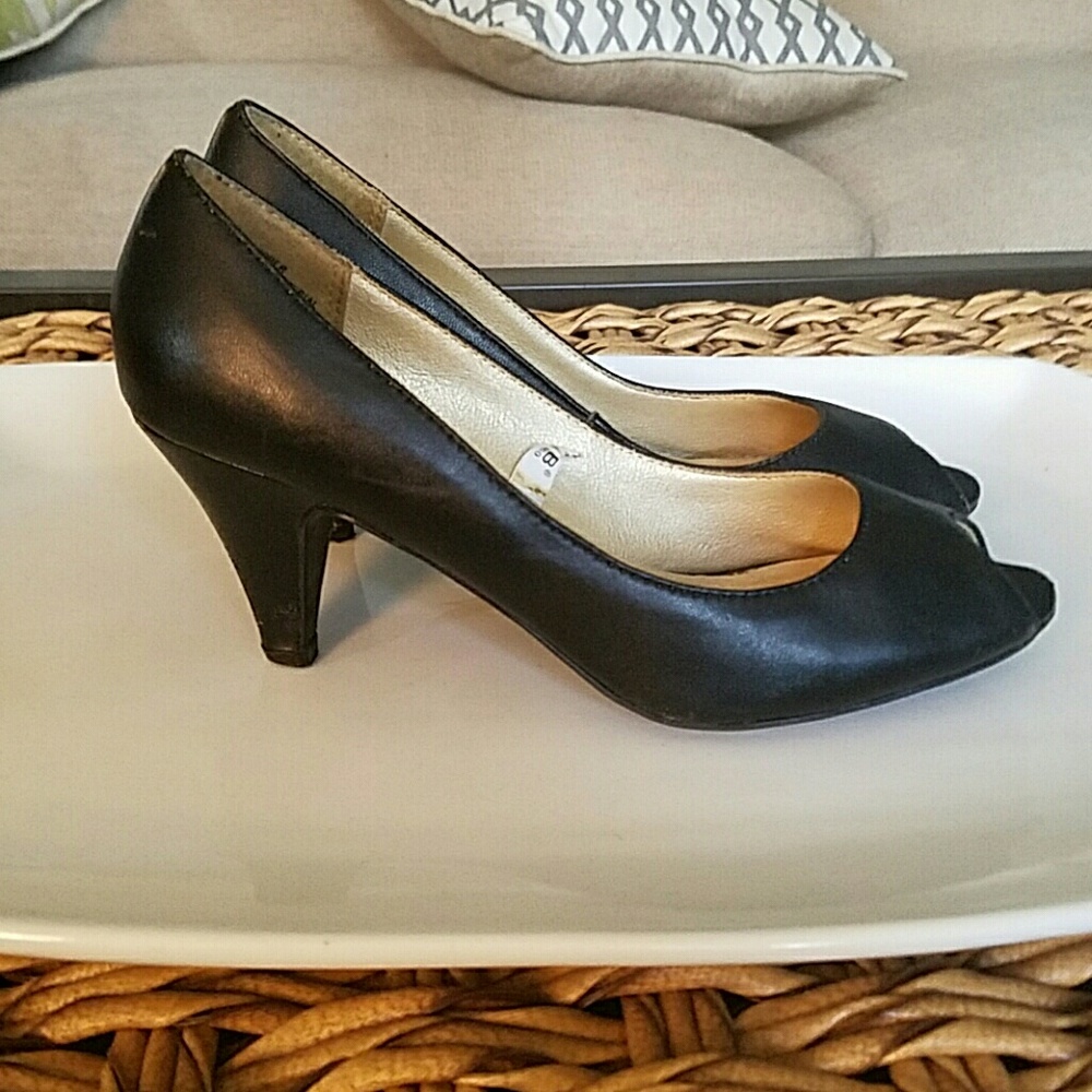Heels - Picture 2 of 4