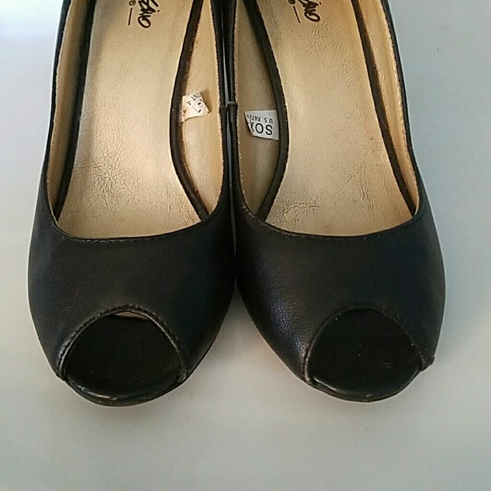 Heels - Picture 4 of 4