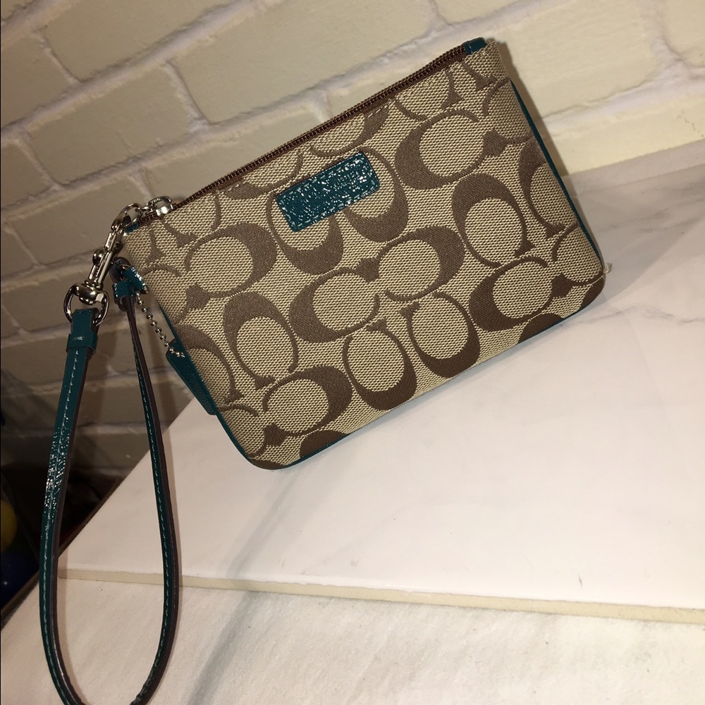 **HP Best in Bags 8/23** Coach Signature Wristlet