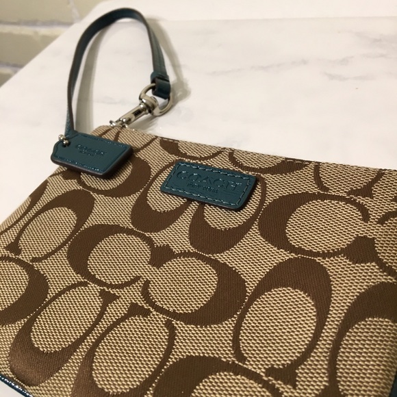 **HP Best in Bags 8/23** Coach Signature Wristlet - Picture 2 of 5