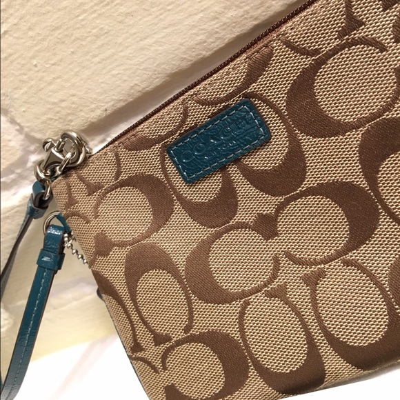 **HP Best in Bags 8/23** Coach Signature Wristlet - Picture 3 of 5