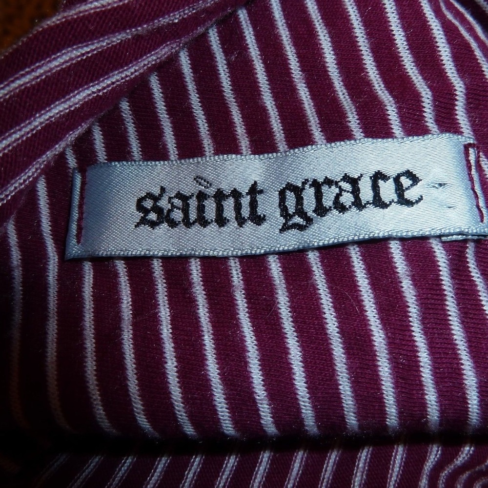 Saint Grace red and white striped scarf