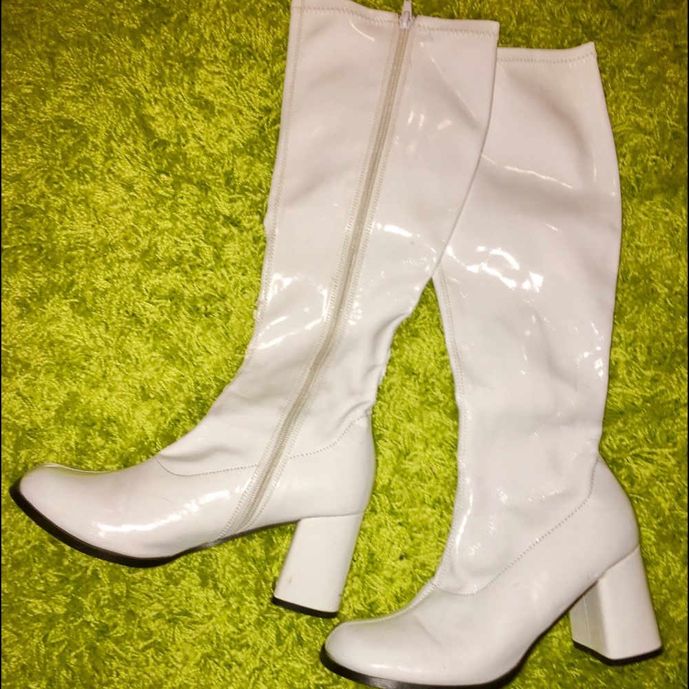 WHITE GOGO BOOTS 👀