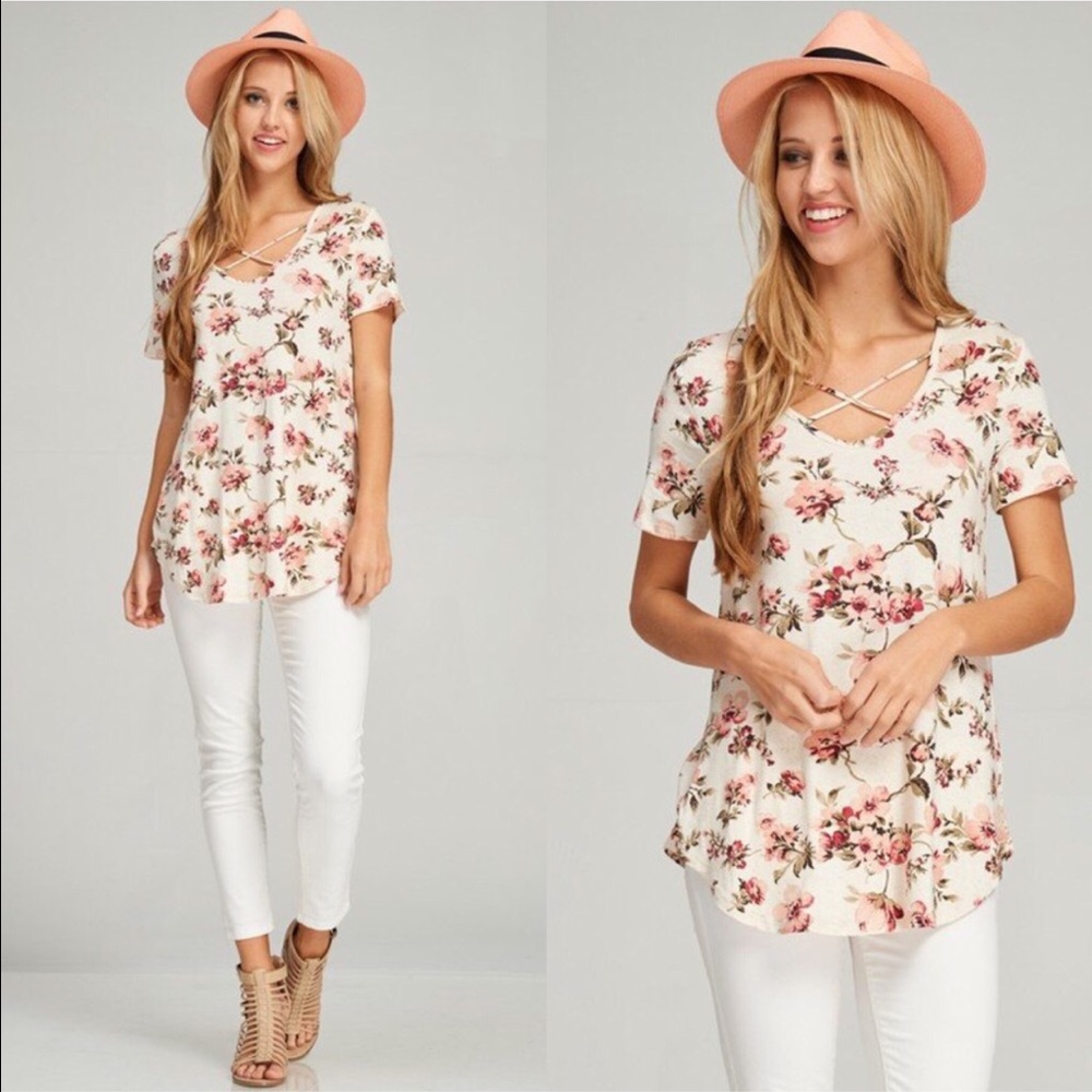 Last One! ✨Floral Top 🌺✨ - Picture 2 of 3
