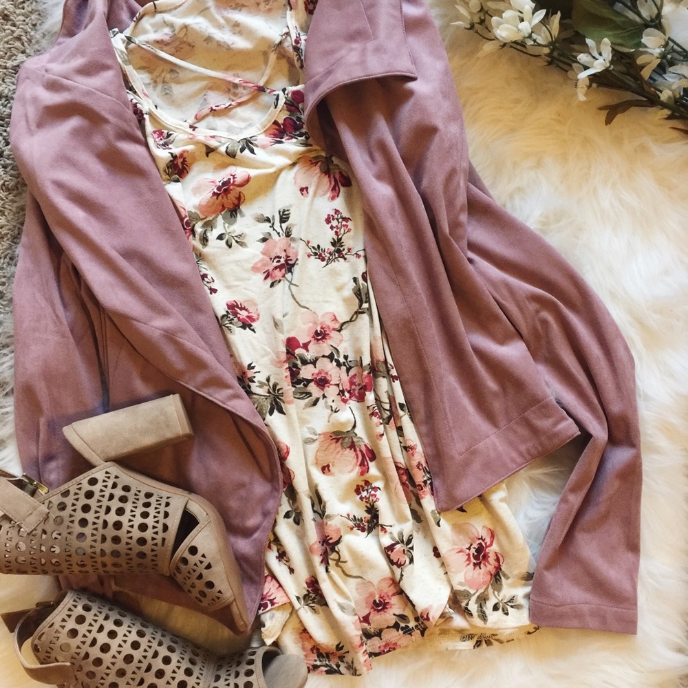 Last One! ✨Floral Top 🌺✨ - Picture 3 of 3