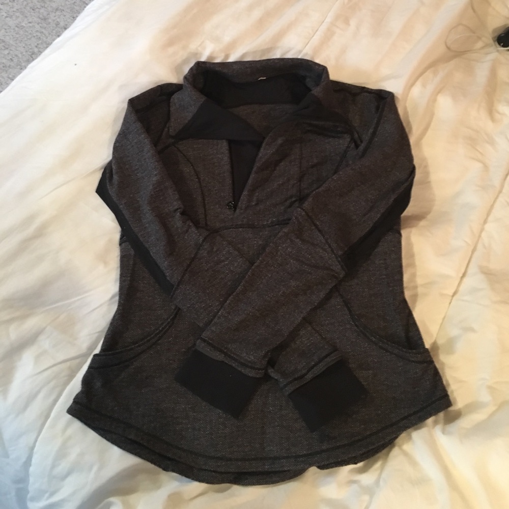 Lululemon 1/2 zip long-sleeve, size 8.