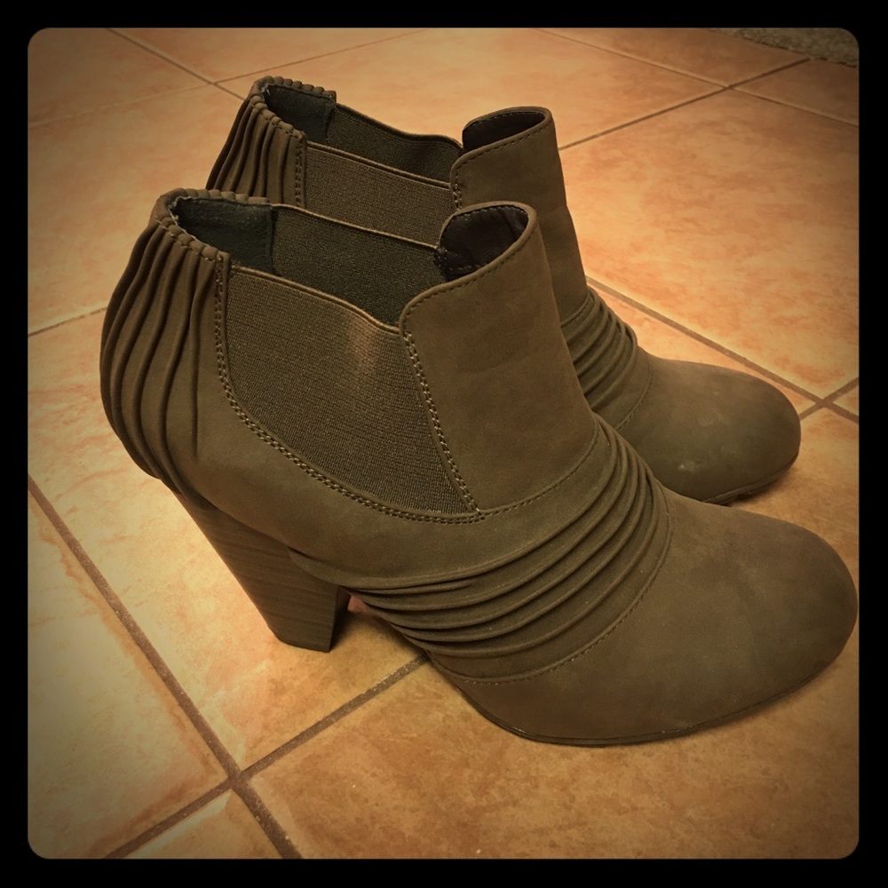 Taupe/Tan Suede Heeled Booties