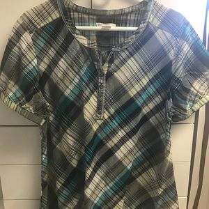 3/4 button loose fitting top