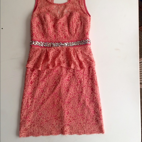 A nice dress - Picture 3 of 3