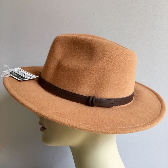 Accessory Creations Accessories - NWT Beige Felt Panama Hat