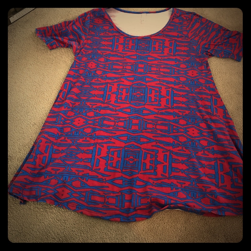 Medium Lularoe Perfect tee