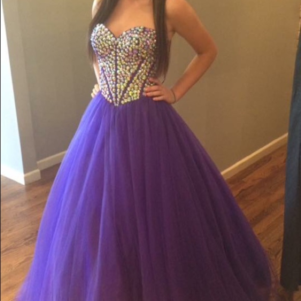Beautiful violet Jovani prom dress