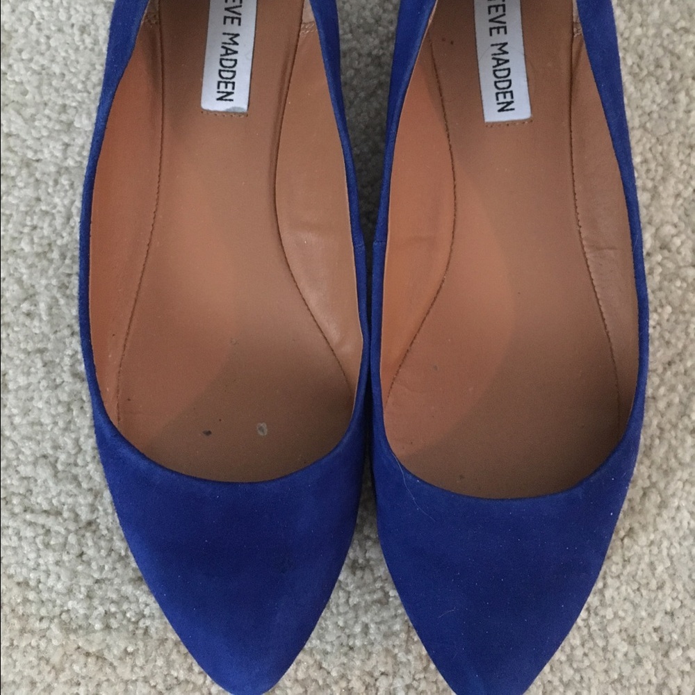 Re-posh!  Too small. Steve Madden Royal Blue Flats