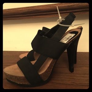 Vera Wang heeled sandals