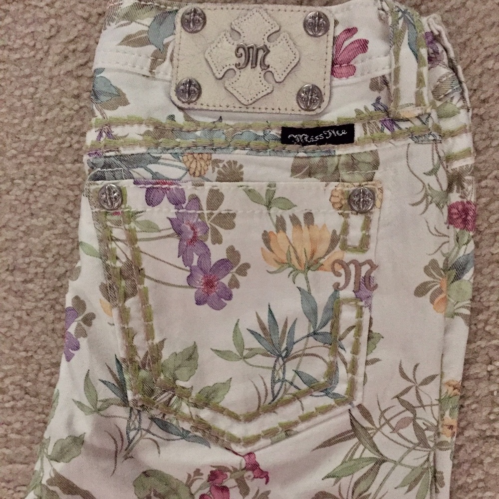 Limited edition floral Miss Me Jeans