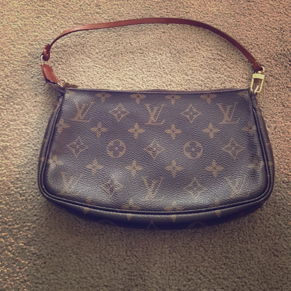 Small Louis Vuitton bag in great condition.