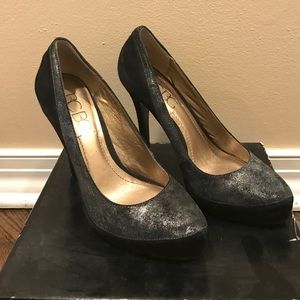BCBG 7.5 suede pumps