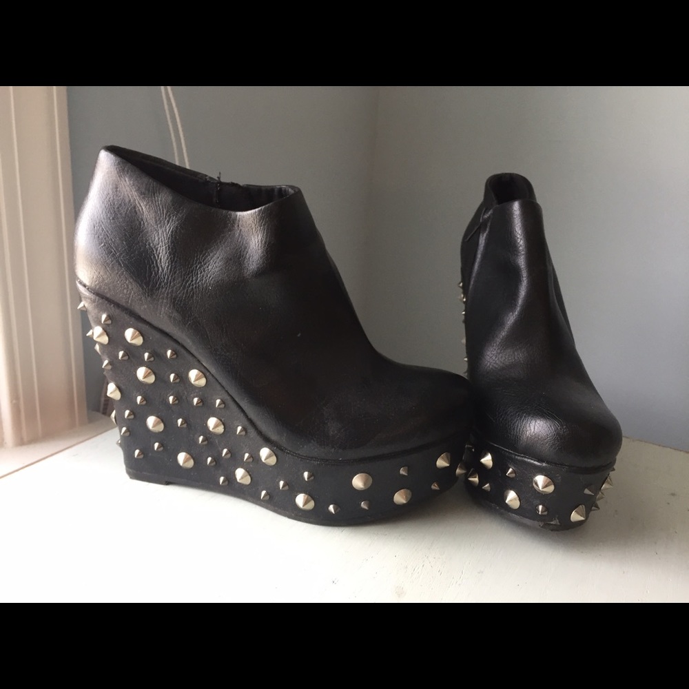 Deena and Ozzy Spike Wedge