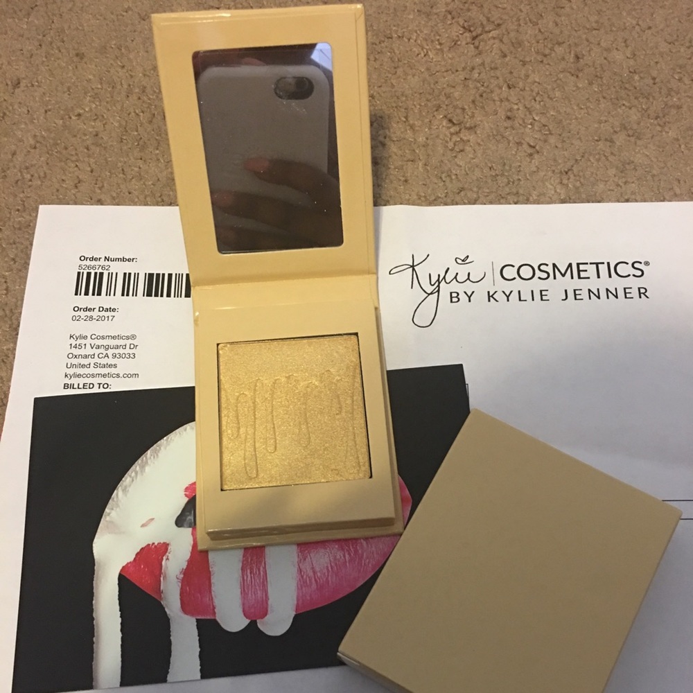 Kylighter in banana split... Brand New !