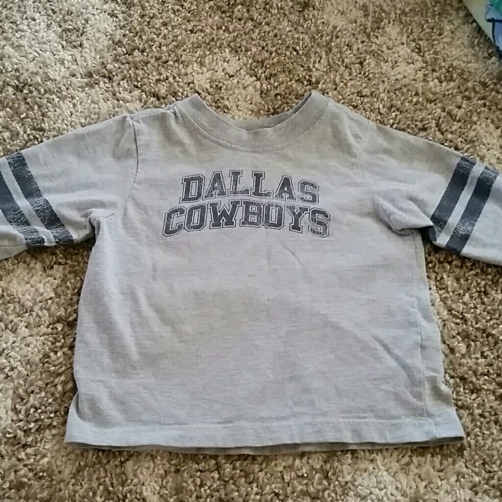 Cute 18-24 Old Navy Dallas Cowboys shirt