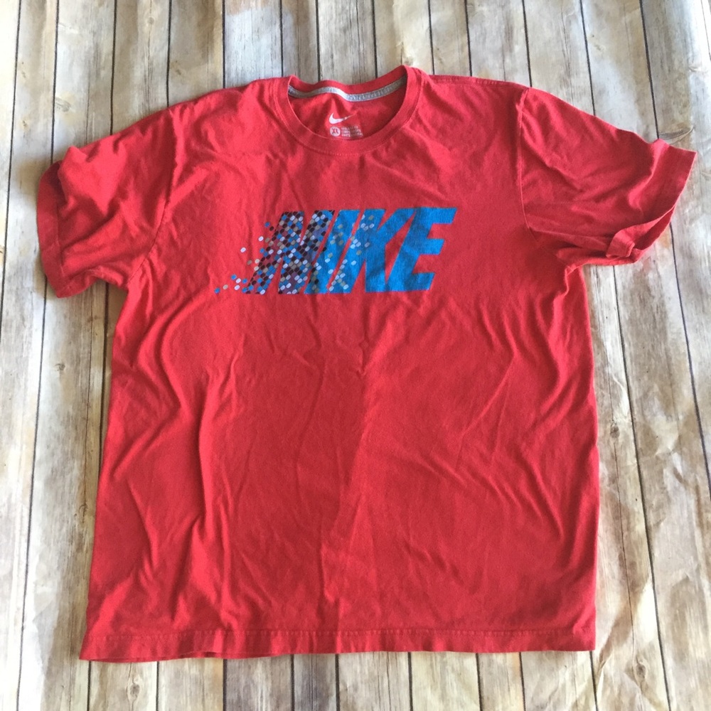 Men's NWOT red Nike TEE. Regular fit. Size XL