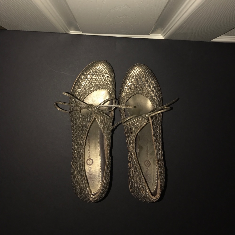 Like new - Jambu gold woven leather shoes Size 8.5