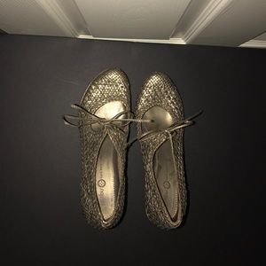 Like new - Jambu gold woven leather shoes Size 8.5