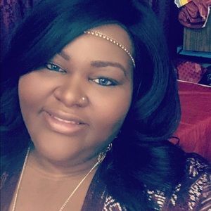 Meet your Posher, Adrienne